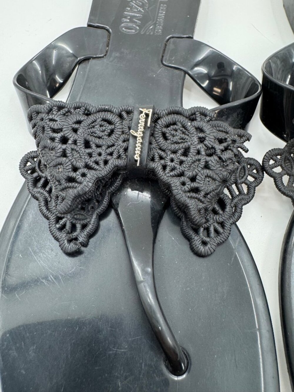 Salvatore Ferragamo Black Jelly Sandals With Crochet Bow Accents Size 7 - Picture 3 of 14